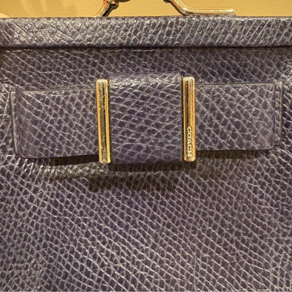 Coach Navy Blue Crossgrain Leather Kisslock Coin Purse - Picture 4 of 4